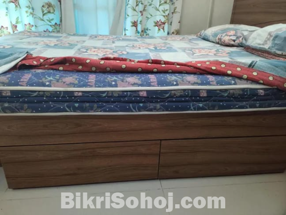 6/5 feet Queen size bed